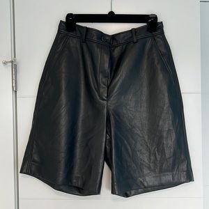Aritzia - Babaton Pleather Shorts